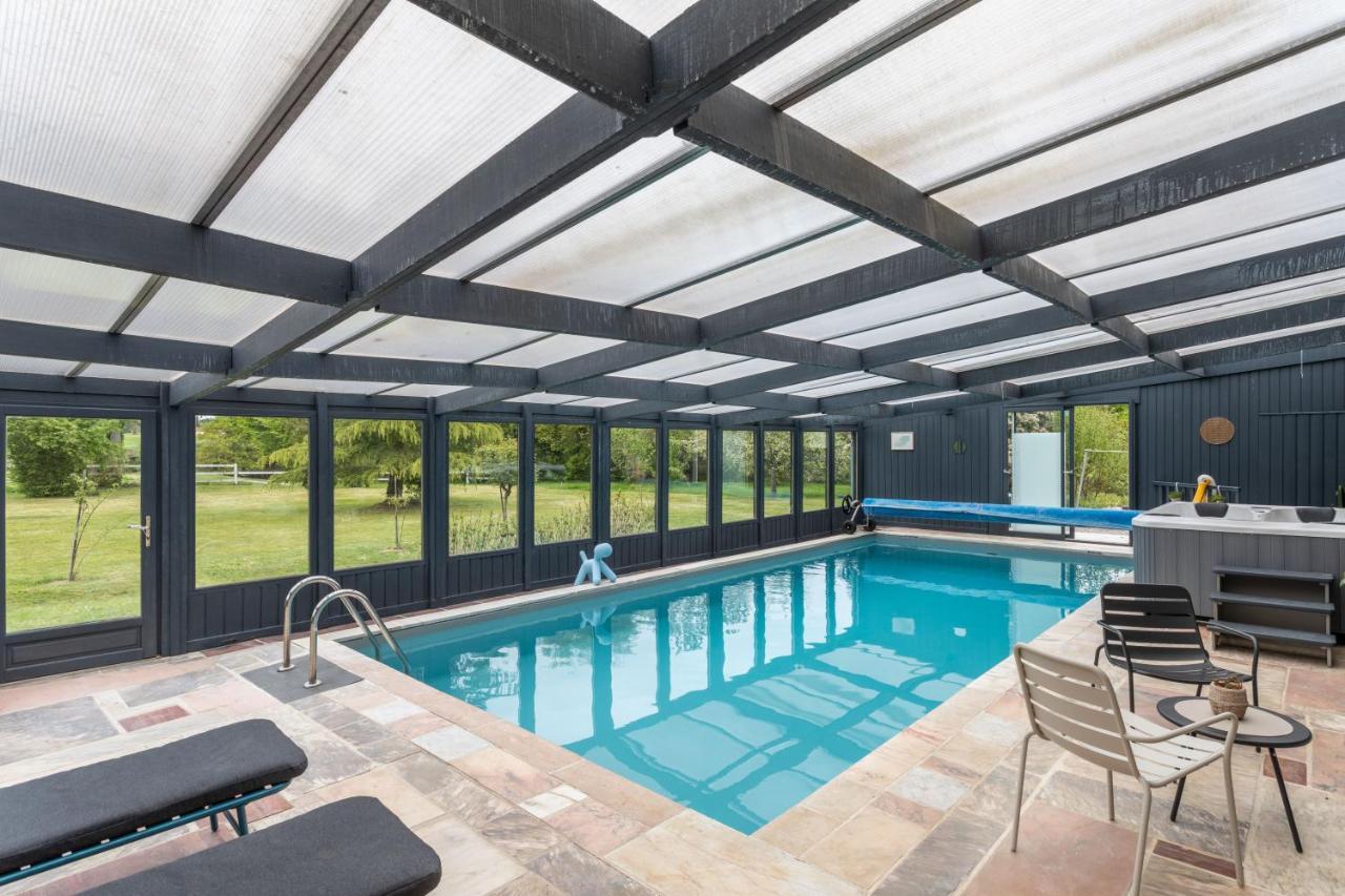 La Villa Du Golf - Avec Piscine Couverte Chauffee Et Jacuzzi Le Tronchet  Eksteriør bilde